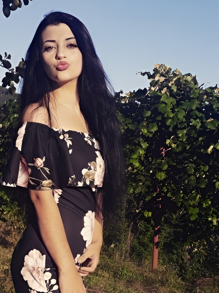 Ангелина привлекальеная девушка из Опочка цена от 2500 руб