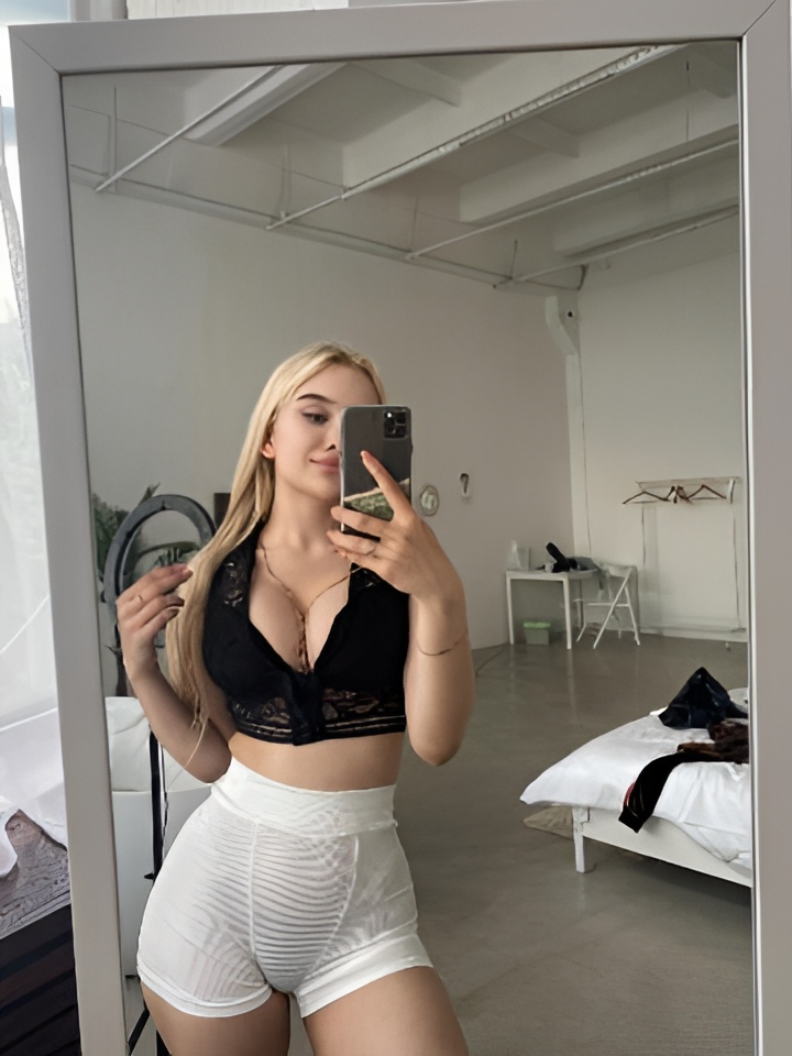 Виктория привлекальеная девушка из Опочка цена от 4000 руб